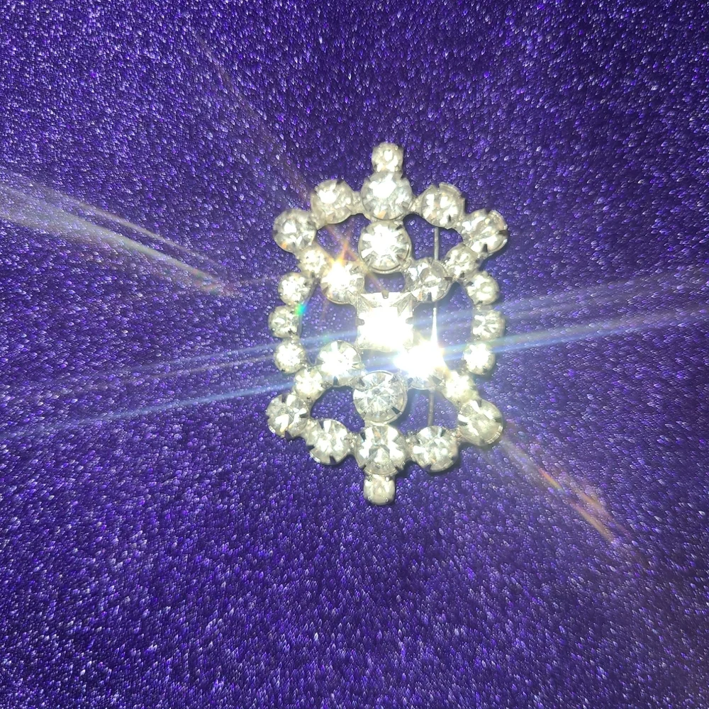 Vintage Silver Starburst Brooch with Dazzling Crystals